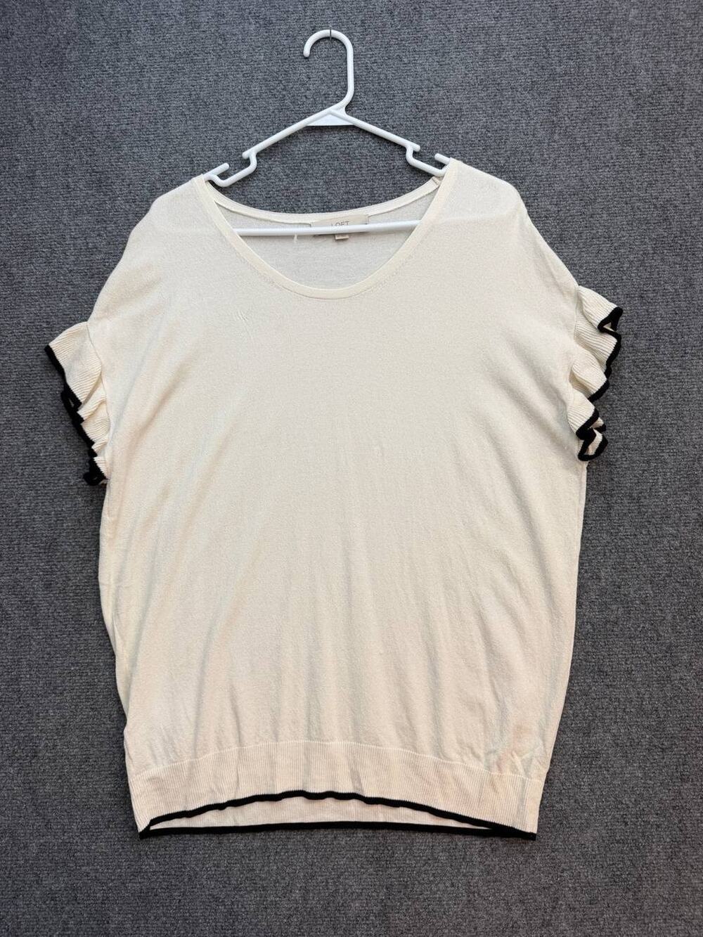 LOFT Womens M Ivory Knit Blouse Black Trim Ruffle Sleeve Pullover Top